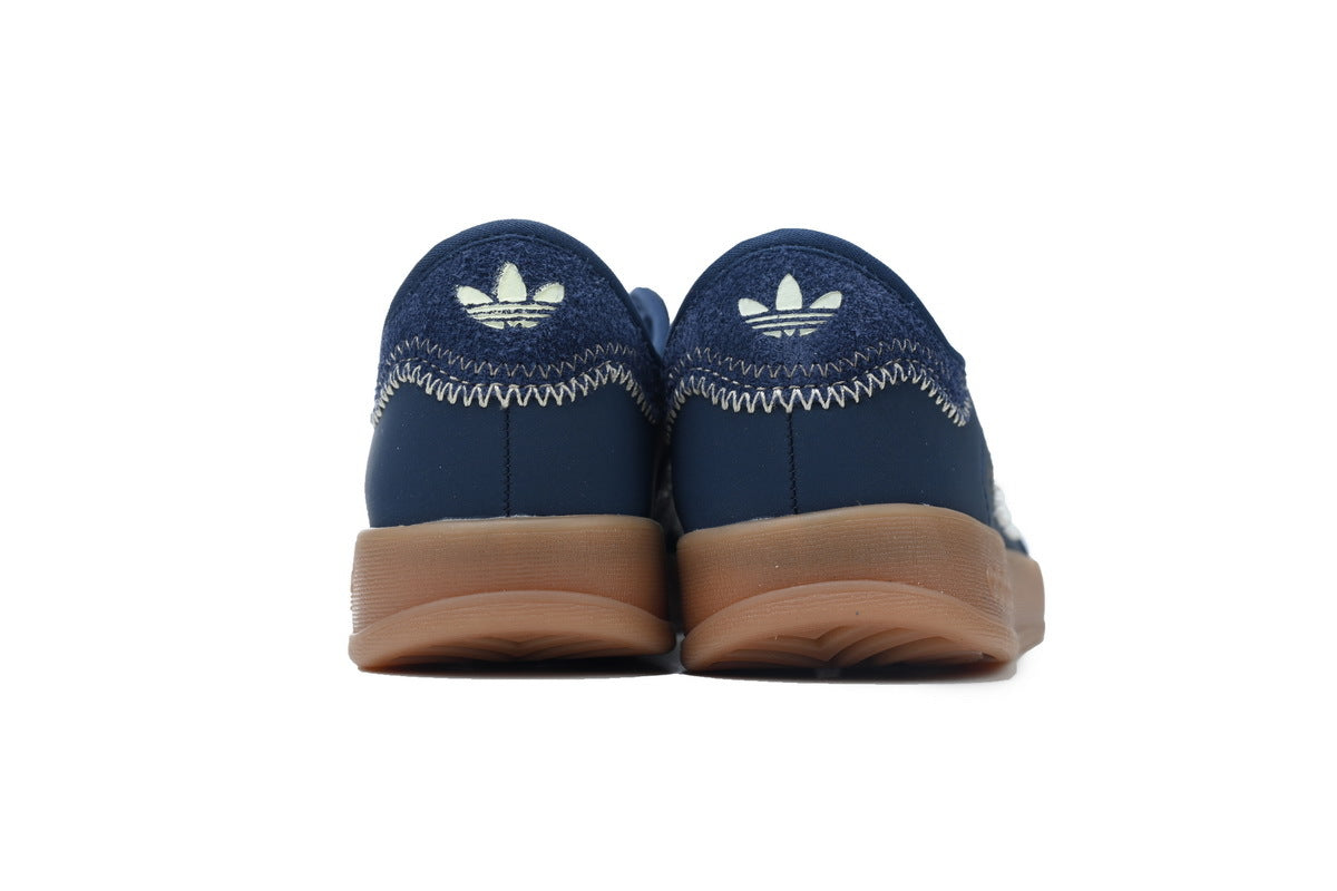 adidas samba  women's shoes  men's samba sneakers adidas samba OG ¨C Retro German-Inspired Sneakers